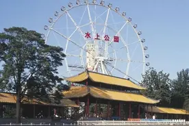 走起！水上公园游乐场，要开夜场了图片