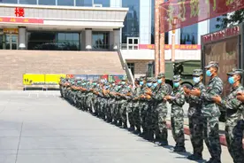 新疆生产建设兵团军事部迎接首批新兵入营图片