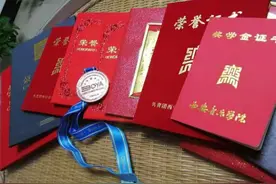 西安女大学生遭系领导猥亵后自杀，母亲：他太坏，没人性，还利用考试索要钱财，进女儿房间我很崩溃图片