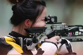 “00后人生赢家”杨倩，私服穿搭简单时髦，看着还挺接地气图片