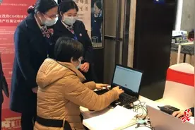 交房即办证来了，这个楼盘的业主交房当天办好《不动产权证书》图片