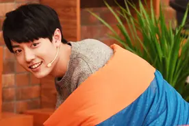 被“业内群嘲”的黄牛，肖战行程在乌鲁木齐？肖战：武康路喝咖啡图片