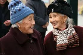 89岁母亲每天大喊大叫，折磨我，邻居：珍惜吧，老人快走了图片