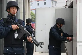 银行钞票运送员一个月工资多少？图片
