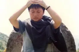 “青藏高原”的演唱家李娜，为什么在最红的时候，选择了出家？图片