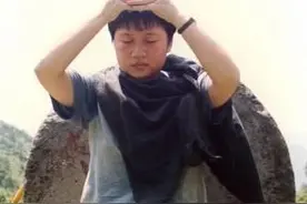 “青藏高原”的演唱家李娜，为什么在最红的时候，选择了出家？图片