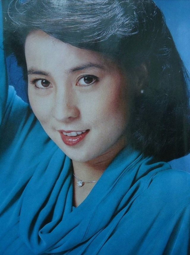 曾有人问成龙身价多少？他笑而不语：“一定没马云多，但也不少”