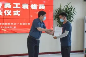 农民工袁格兵郑州洪灾中救了50多人，被救者事后赶来致谢图片