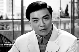 昔日帅哥28岁成上影演员 35岁搭档吴海燕走红 74岁去世 妻子也是演员图片