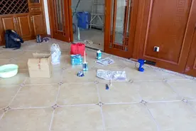 家装瓦工偷懒太可恨，施工时做这5件事，我一分钱都不想给他图片