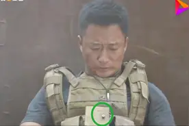 胸前的弹匣挡住子弹完全是靠运气，电影当中的情节不必当真图片