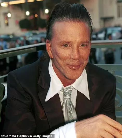 艾米·亚当斯秒脱衣，米基·洛克拿刀架脖子！深扒选角导演如何造星