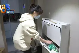 物业搬走楼道上的鞋柜，租客说古驰丢了？警方透露：没那么简单图片