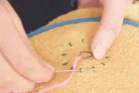 衣服破洞怎么办？老师傅教你手工刺绣修补，好看又实用视频封面