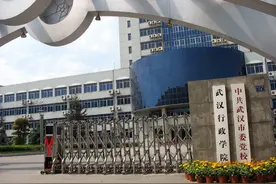 大学生入党有哪些硬性标准？需要具备什么条件？大一期间很关键图片