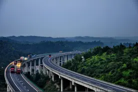 高速公路年收入上千亿，却负债6万亿，钱都去了哪？图片