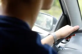 萍乡一司机发生事故逃逸 受害者起诉后获赔偿图片