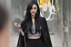 一身黑除了帅气想不到别的形容词图片