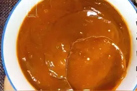 想知道北京烤鸭甜面酱是怎么做的吗？很简单，学会了蘸什么都好吃图片