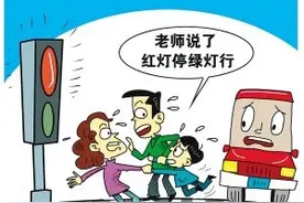 按灯通行，各行其道，路上的人和车要谨记这一点！图片