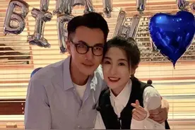 刘恺威为林峯堂妹庆生，两人贴脸搂肩显亲密，未见女方老公图片