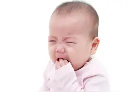 夜间宝宝睡觉中突然大哭，到底是怎么回事？查查这些原因图片