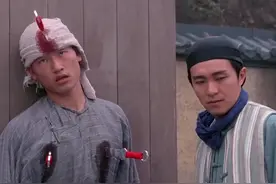这个杂技团本来不少人，练飞刀绝技坚持到最后就剩三了哈哈图片