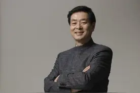 濮存昕传奇：2岁患小儿麻痹，24岁娶营级干部，38岁成师奶杀手图片