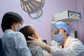 镜象：儿科医生：“不平静”的小夜班图片