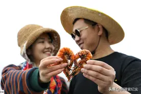 90后海鲜夫妻的520：赶小海烤龙虾，丈夫的一句话让妻子泪奔图片