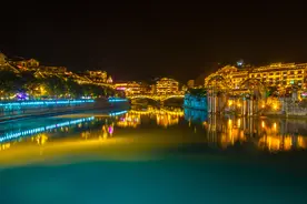 贵州黔东南藏着个“中国最美县城”，小城夜景如画，是你家乡吗？图片