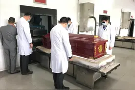 高温下的遗体，烧成骨灰后，基因去哪了？火葬还能全面实行吗？图片