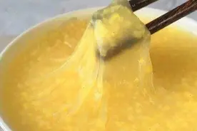熬小米粥，最忌直接加水煮，牢记这3点，米粥香浓米油厚，太香了图片