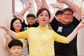 80后妈妈生育7个子女，90后夫妻生了10个，为什么有人喜欢多生娃图片