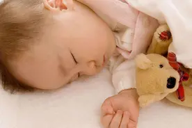“刘”姓爸爸给孩子取这名字，妈妈从不敢大声叫，老师：太羞人图片