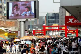 社会“怪象”：一边大量商铺倒闭，一边满大街都是药店和餐饮店图片