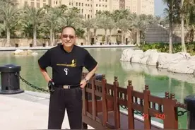 非洲华人酋长胡介国：有私人武装，曾领兵救回中国大使馆工作人员图片