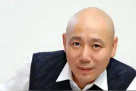 李成儒是个狠人：上亿资产和故宫邻居，前妻和儿子住18平米小屋图片