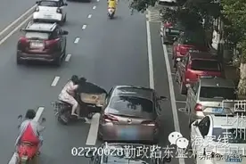 玉林：开车门撞上他人 汽车司机负全责图片