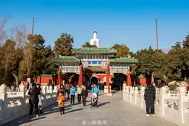 北京第一白塔，很多游客没实地看过，却唱过无数遍图片