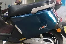又一旗舰电摩配3000W中置电机，续航150公里，胎压监测，喜欢吗？图片