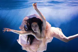 “倒牛奶”养活了多少爽？范冰冰交8亿，刘晓庆逃税1400万被捕图片