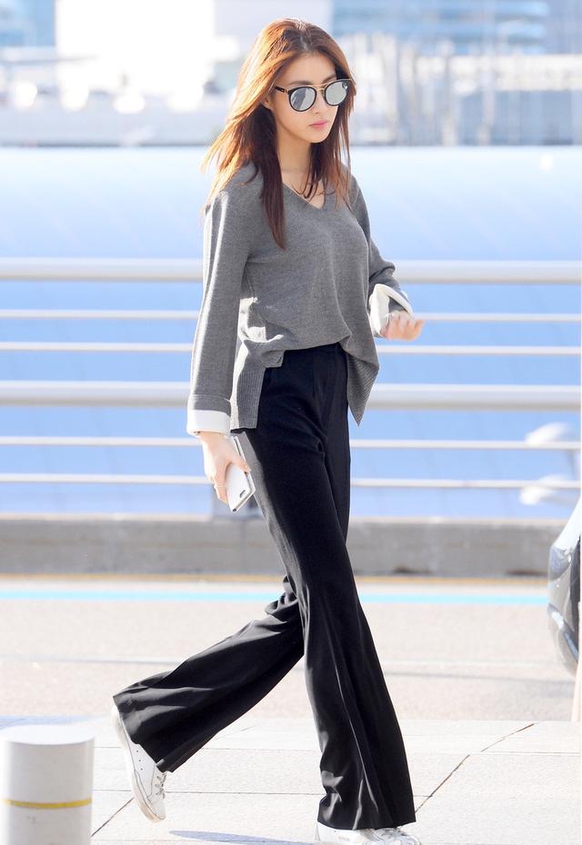 学张俪,戚薇这样穿,让你腿型更好看(喇叭裤配什么鞋子好看) - 冷求网