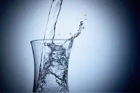 费电又费水的净水器有必要装吗？看不懂净水真相，最容易被蒙骗图片