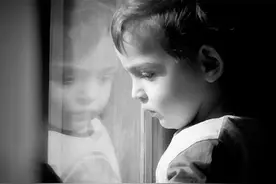 初中生被亲妈扇脸跳楼：没有孩子想自杀，只有让孩子想自杀的教育图片