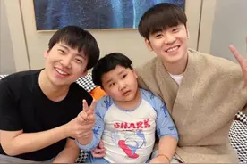 郭德纲晒二子，6岁小儿子肚腩赘肉抢镜，走郭麒麟先胖后瘦路线？图片