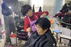 剪发10元烫发100元！宁波这家开在角落里的复古理发店，常常好多人排队图片