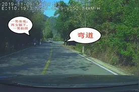 服气！为了红，桂林两时髦女子横躺公路拍短视频图片