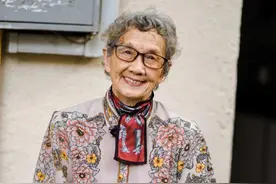 上海“老年人”街拍火了，65岁大妈的穿衣打扮，比90后姑娘还时髦图片