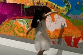 伊能静晒女儿米粒看展萌照，透露儿子目前没有参与综艺戏剧的打算图片